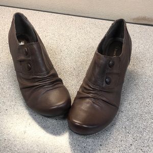 NWOB/T Brown Baretrap Booties